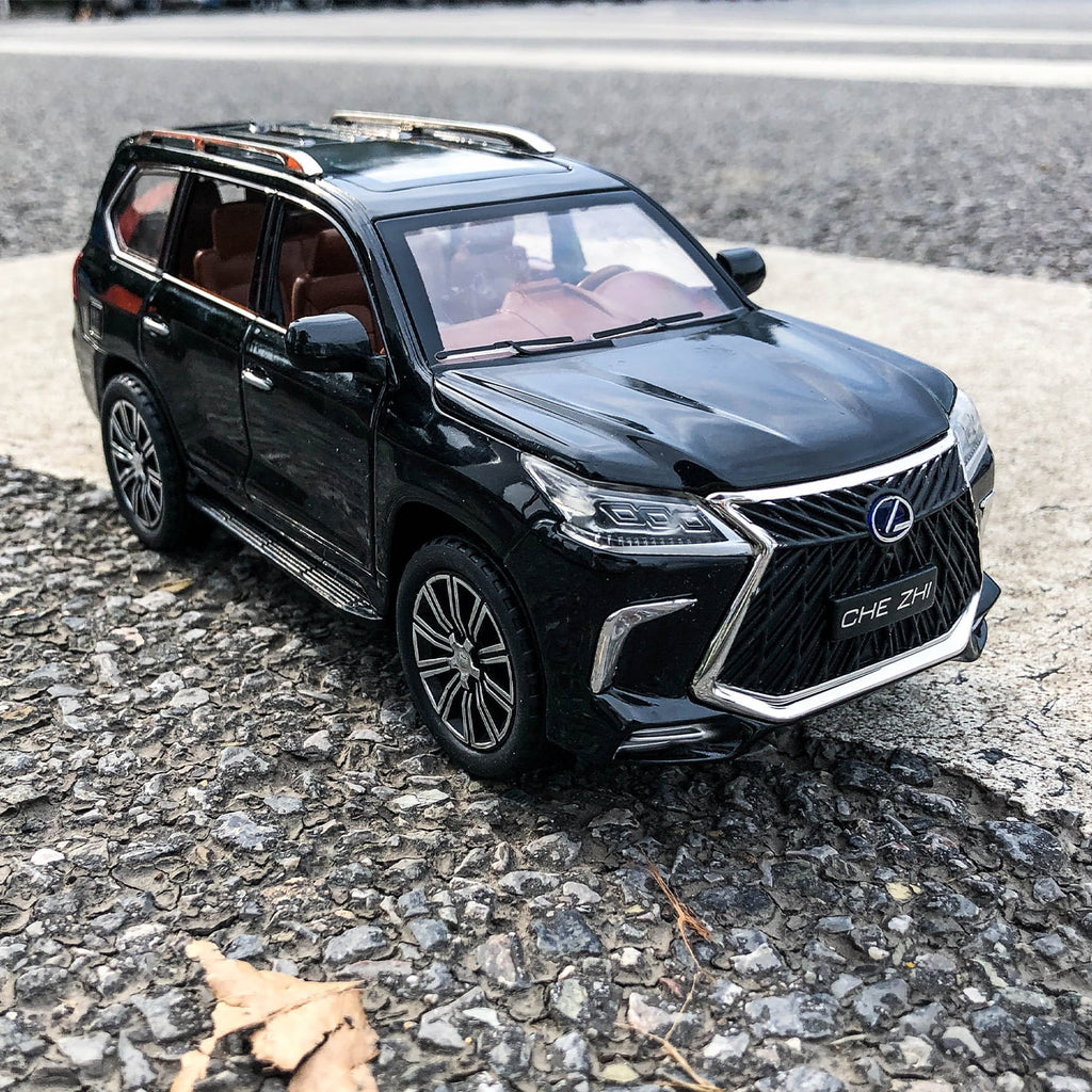 1/24 Lexus 570 Off-Road Luxury SUV Model Car, Zinc Alloy Pull Back Toy Car with Sound and Light F345