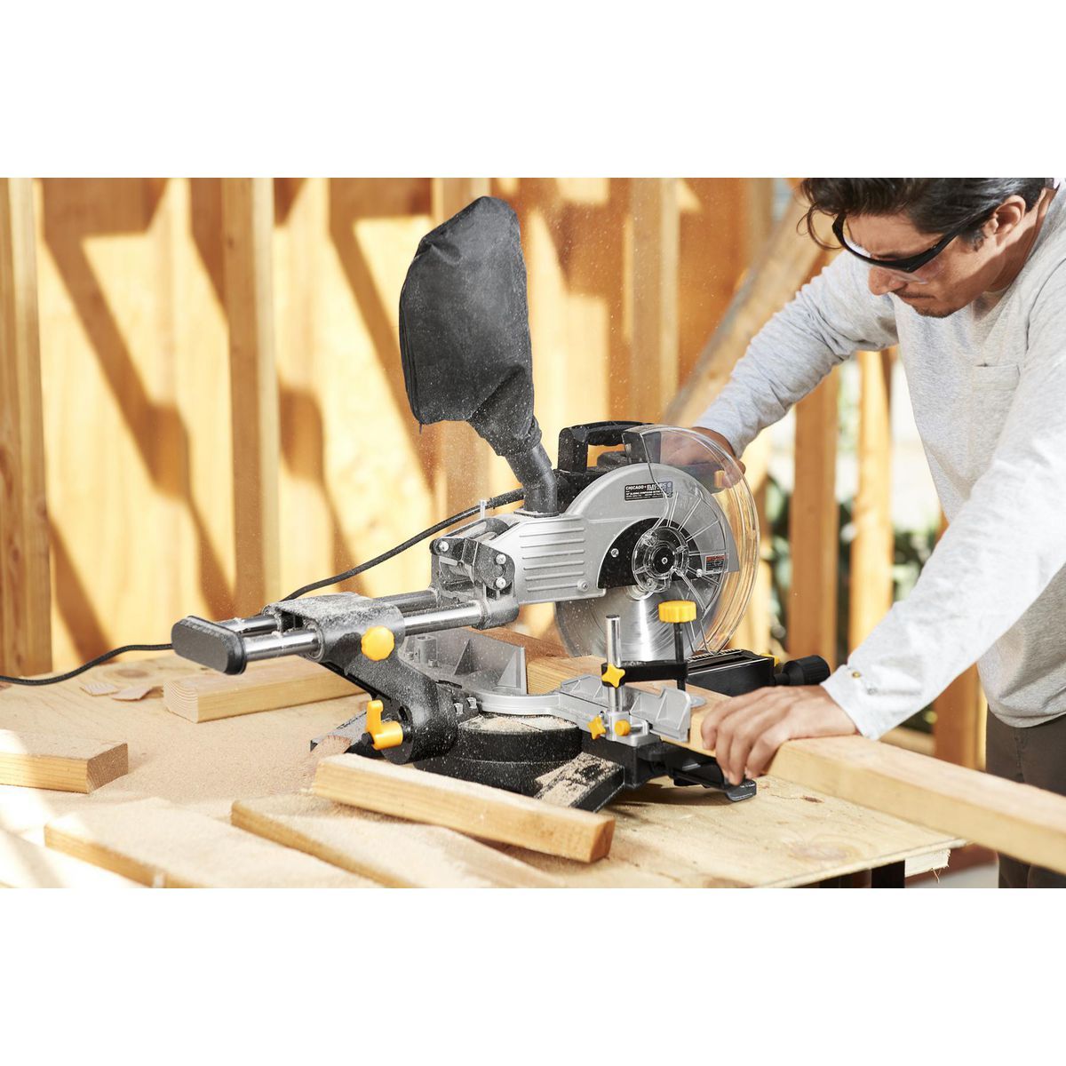 10 in. Sliding Compound Miter Saw Z587613